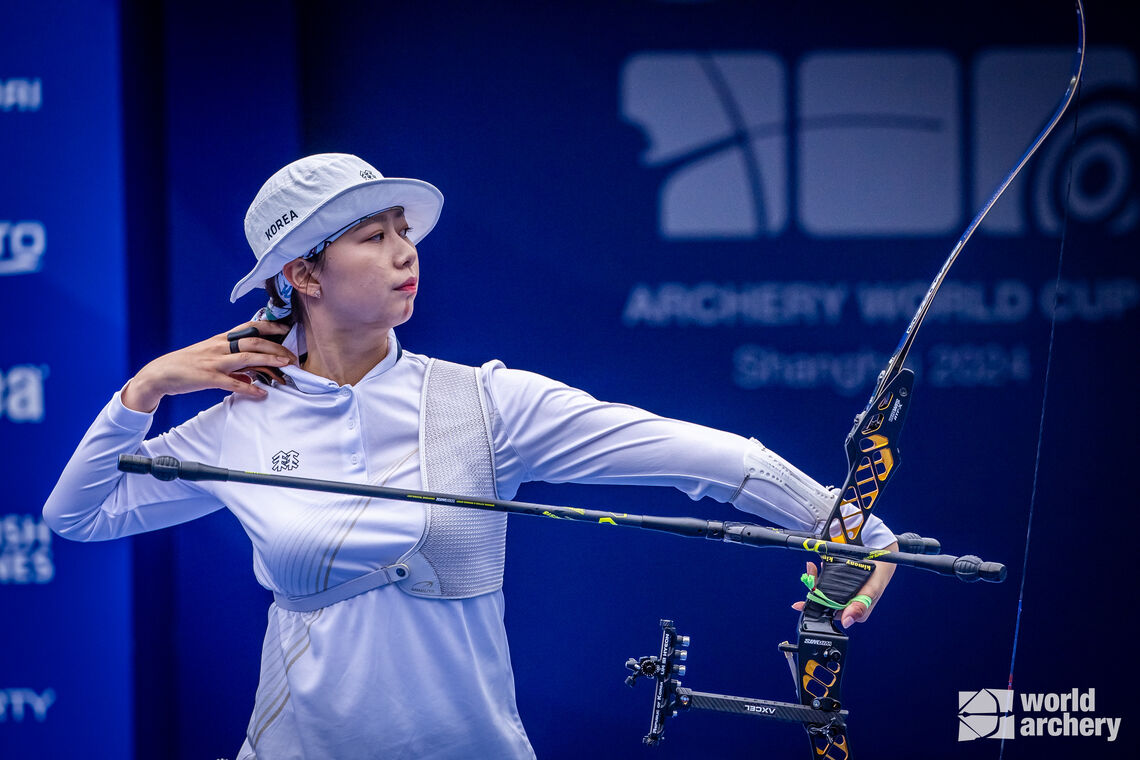 Lim Sihyeon shoots in the finals in Shanghai.