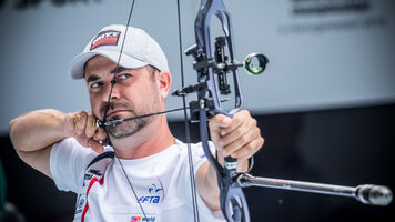 Pierre-Julien Deloche shoots at the 2019 Hyundai World Archery Championships in ’s-Hertogenbosch.